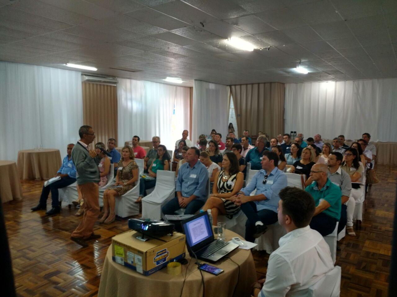 Primeiro Seminário de Acolhimento de Prefeitos e Gestores Municipais de Saúde do Alto Vale foi realizado ontem, 16, em Rio do Sul