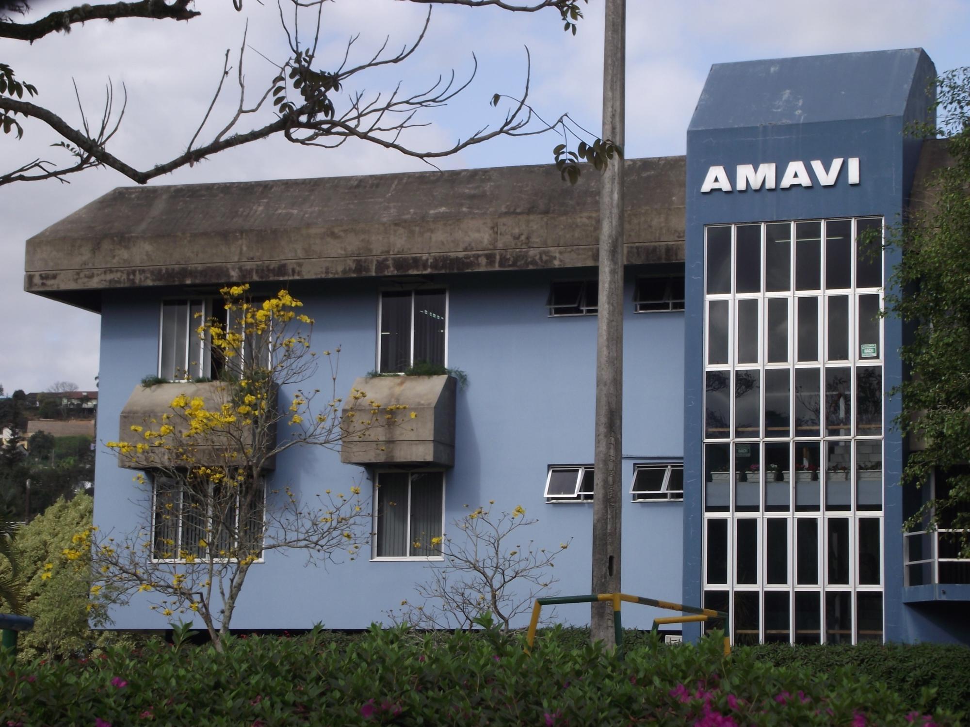 Reunião entre prefeitos na AMAVI tratou projetos para o FUNDAM 2, BR-470 e a viabilidade da Usina de Asfalto no Alto Vale 