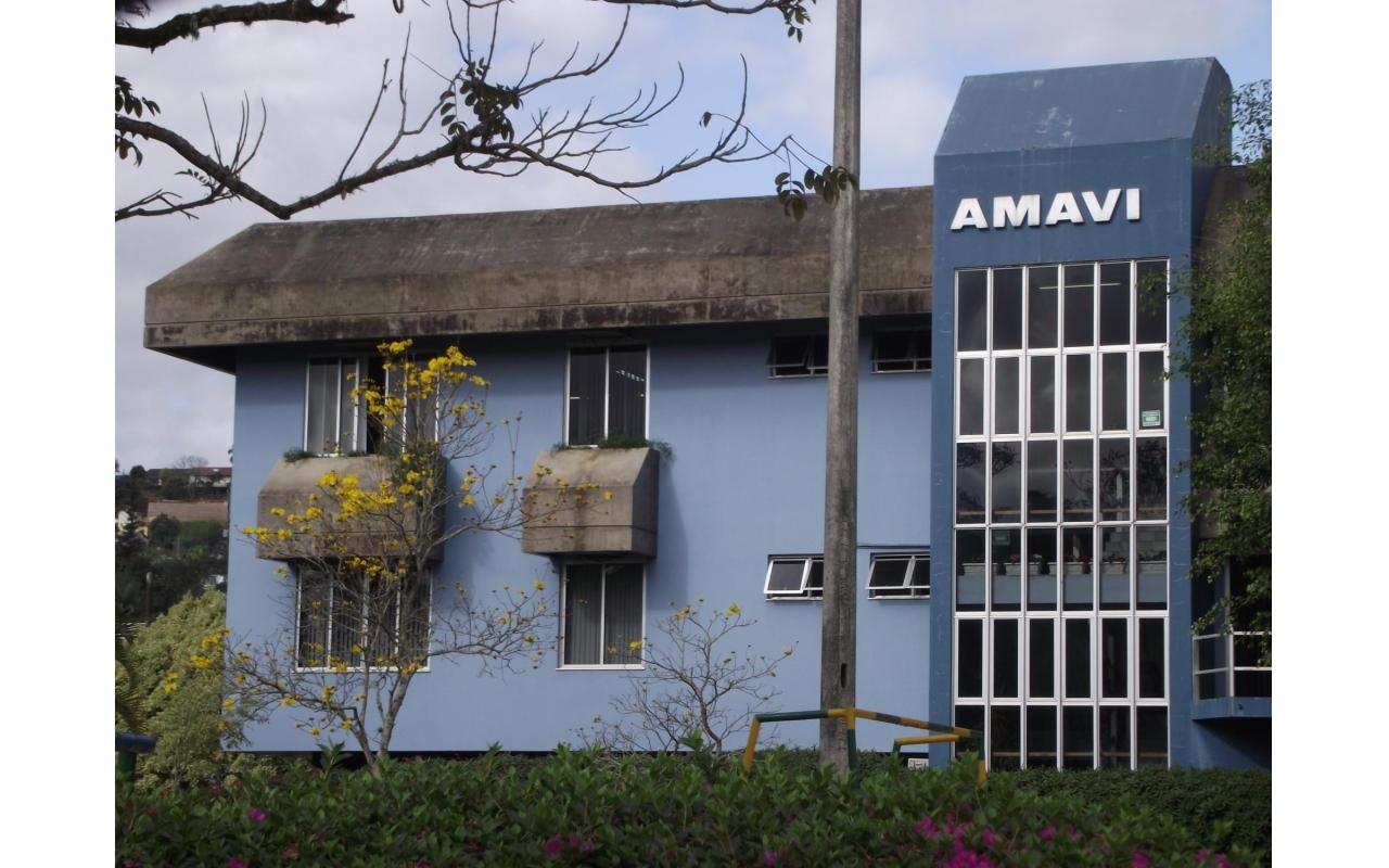 Reunião entre prefeitos na AMAVI tratou projetos para o FUNDAM 2, BR-470 e a viabilidade da Usina de Asfalto no Alto Vale 