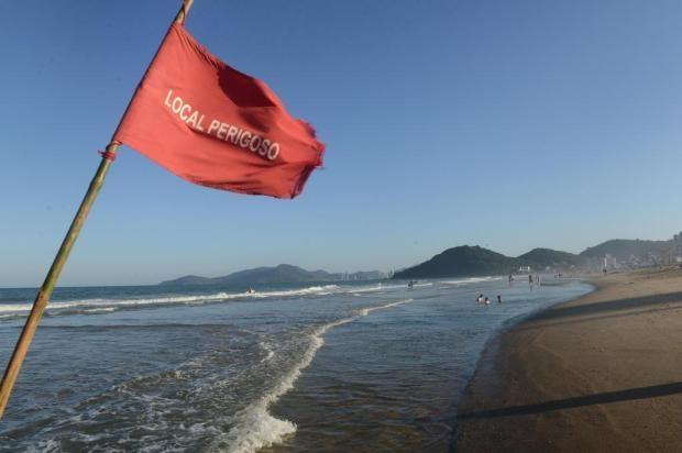 Saltos e mergulhos em praias, rios ou cachoeiras podem causar acidentes