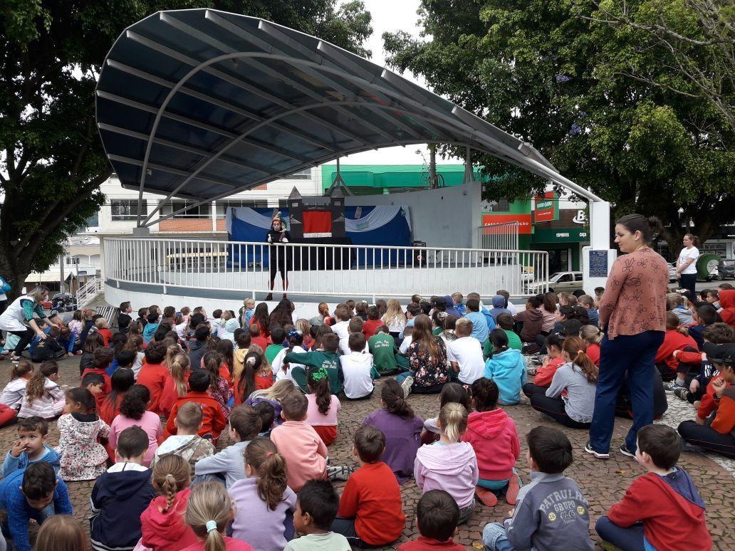 Secretaria de Educação de Ituporanga lança projeto Viajando pela Literatura