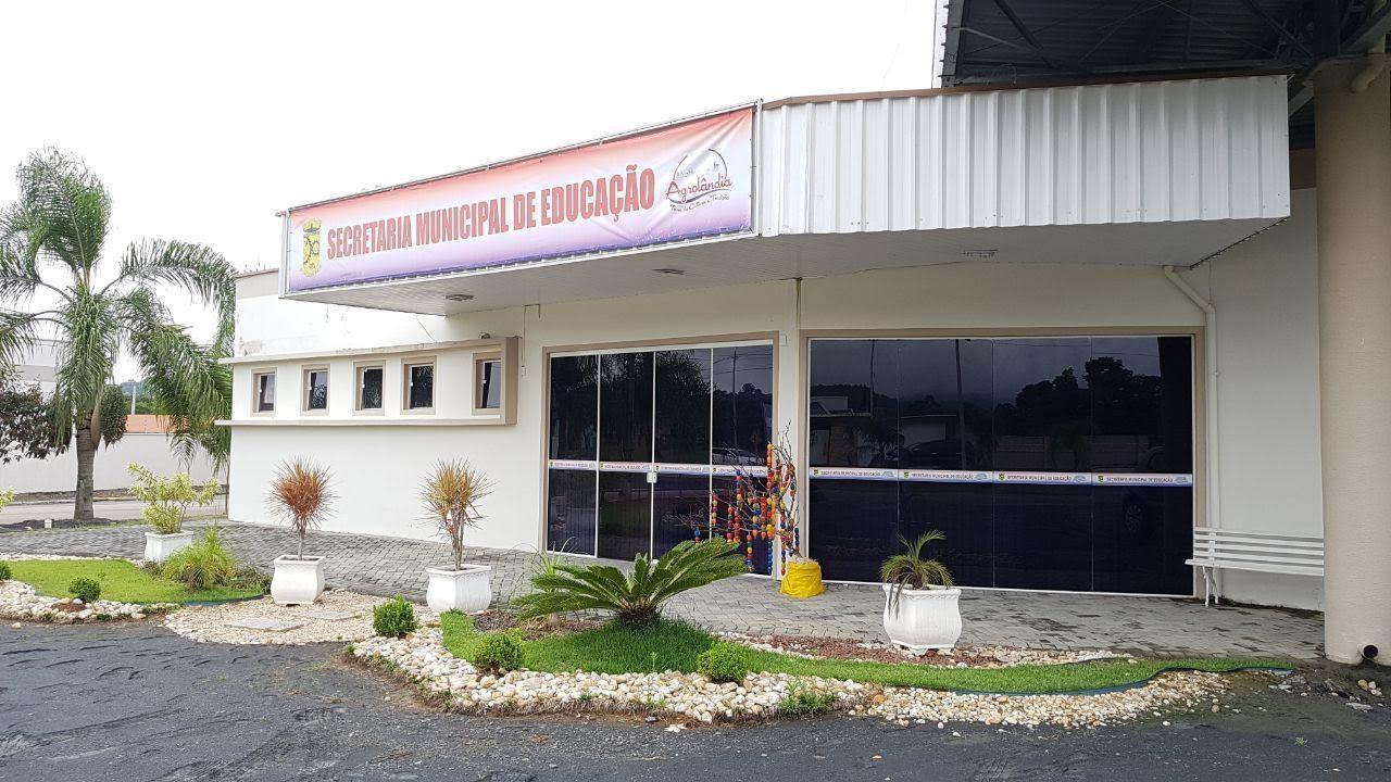 Secretaria de Educação é arrombada, em Agrolândia