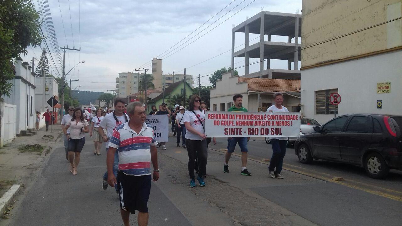 Sexta-feira é marcada por protestos em Rio do Sul