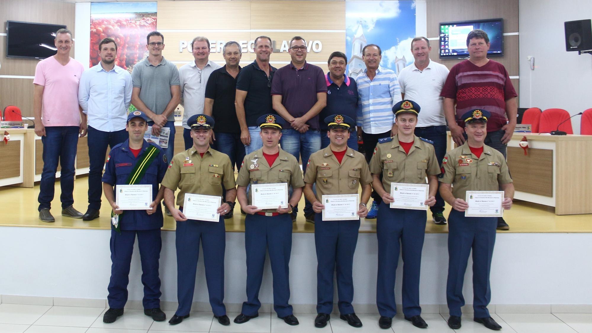 Solenidade em Ituporanga é marcada por entrega de medalhas