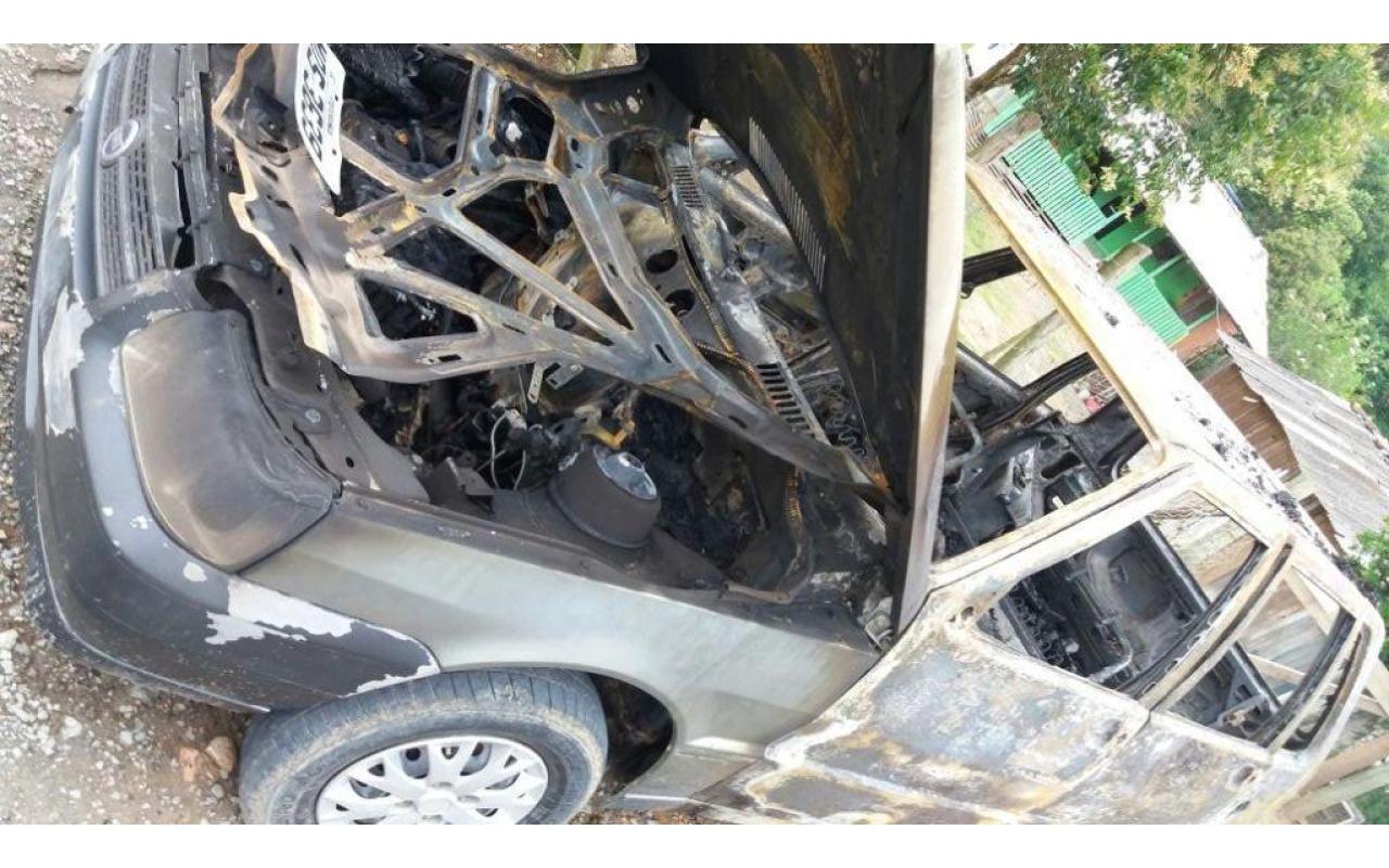 Veículo roubado em Ituporanga é encontrado queimado em Bom Retiro após assalto