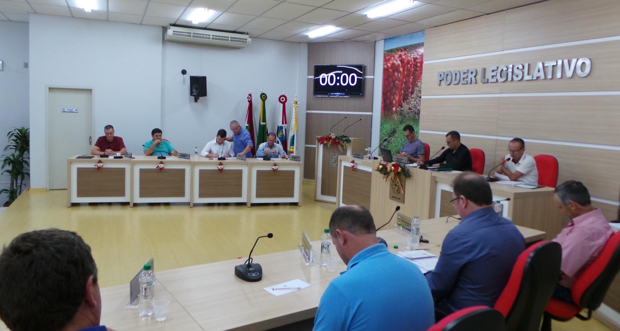 Vereadores perdem prazo e pedidos de CPI para investigar Festas da Cebola de 2016 e 2017 são considerados sem efeito