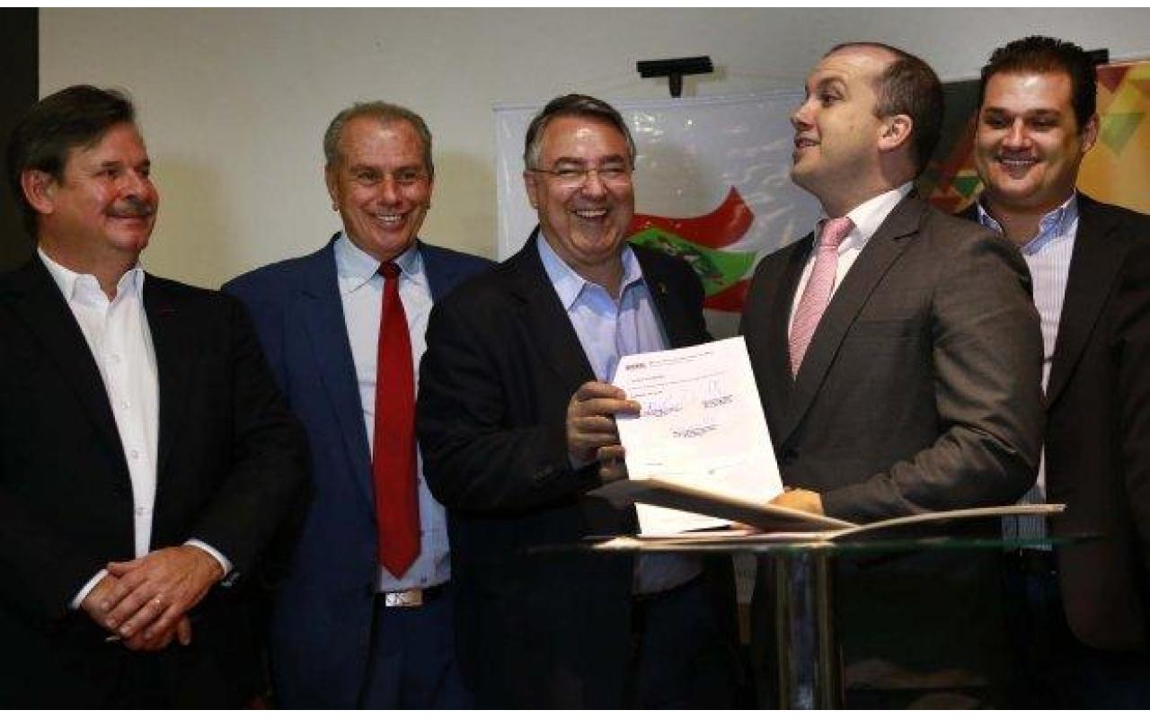 Vidal Ramos e mais 17 municípios recebem recursos do Governo do Estado e Badesc