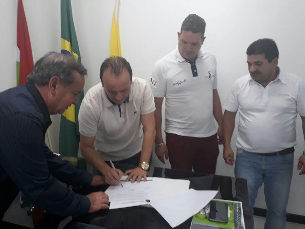Xandão é o novo prefeito de Aurora
