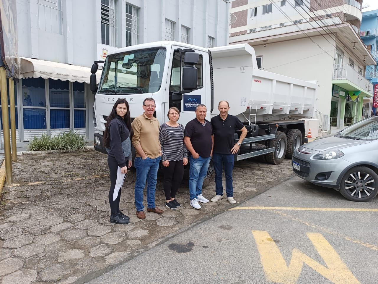 Nova caçamba passa a integrar a frota municipal de Alfredo Wagner
