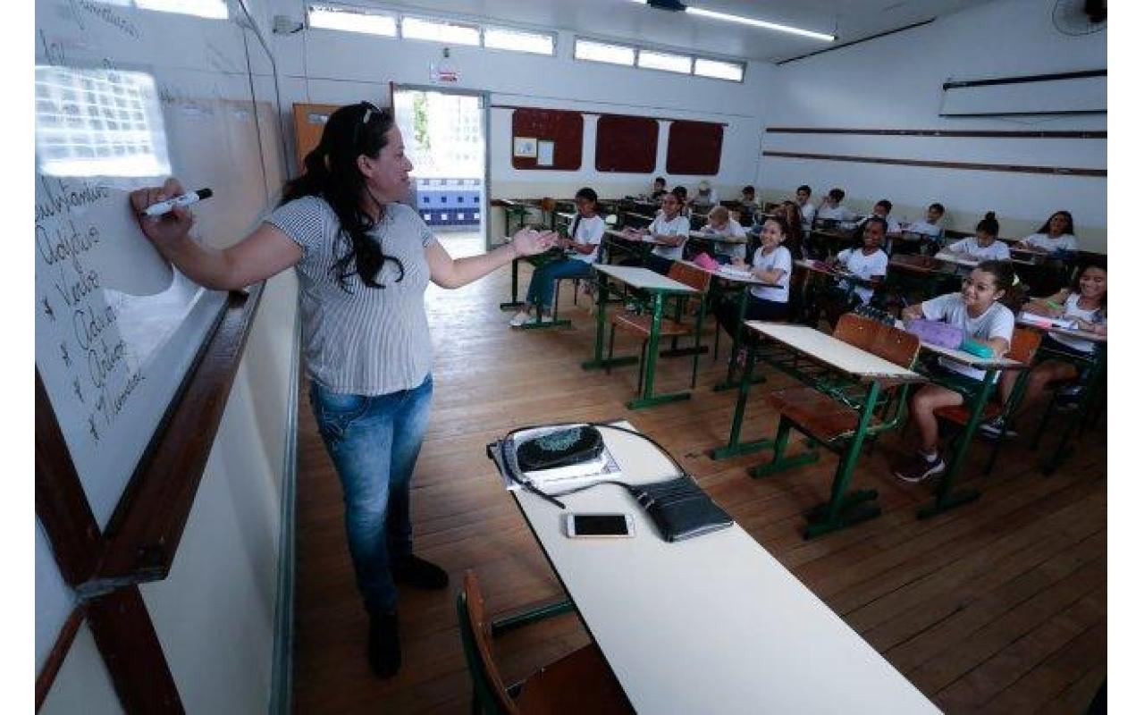 Nova remuneração mínima para o magistério estadual começa a ser paga em Santa Catarina