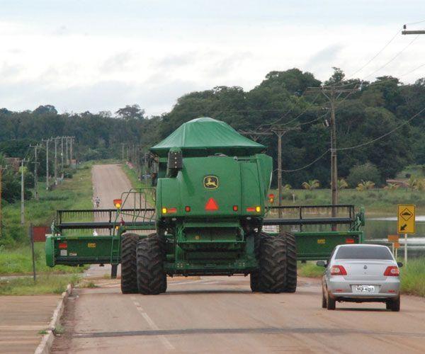 Nova resolução do CONTRAN altera regras para trânsito de máquinas agrícolas