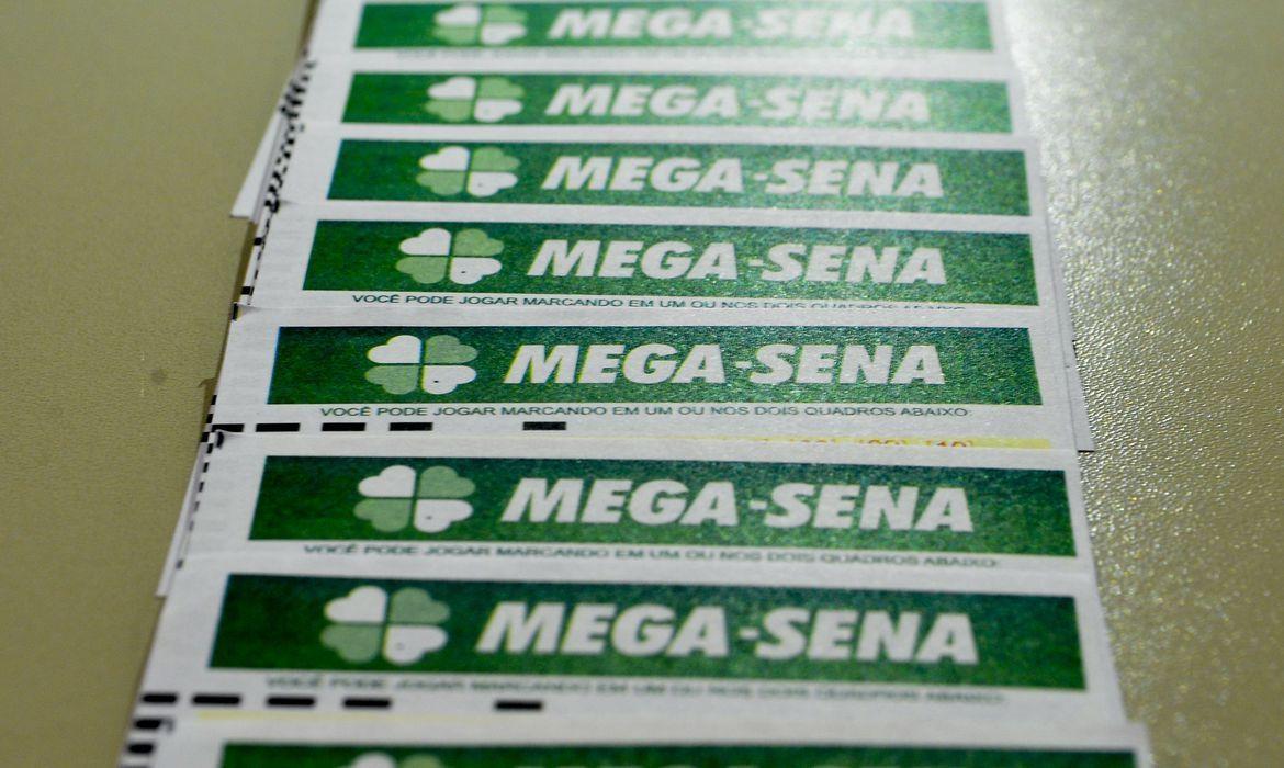 Nove apostadores de SC acertam 5 números da Mega-Sena 2614 e faturam bolada