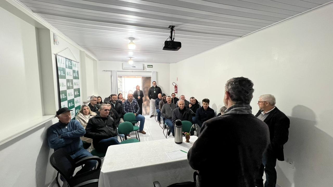 Nove representantes do Meio-Oeste visitam Sindicato Rural de Ituporanga