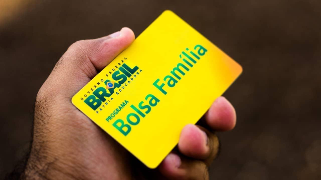 Novo Bolsa Família começa a ser pago nesta segunda-feira (20)