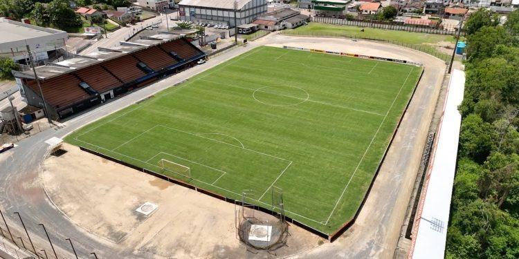 Novo gramado marca nova fase do Estádio Alfredo João Krieck, em Rio do Sul