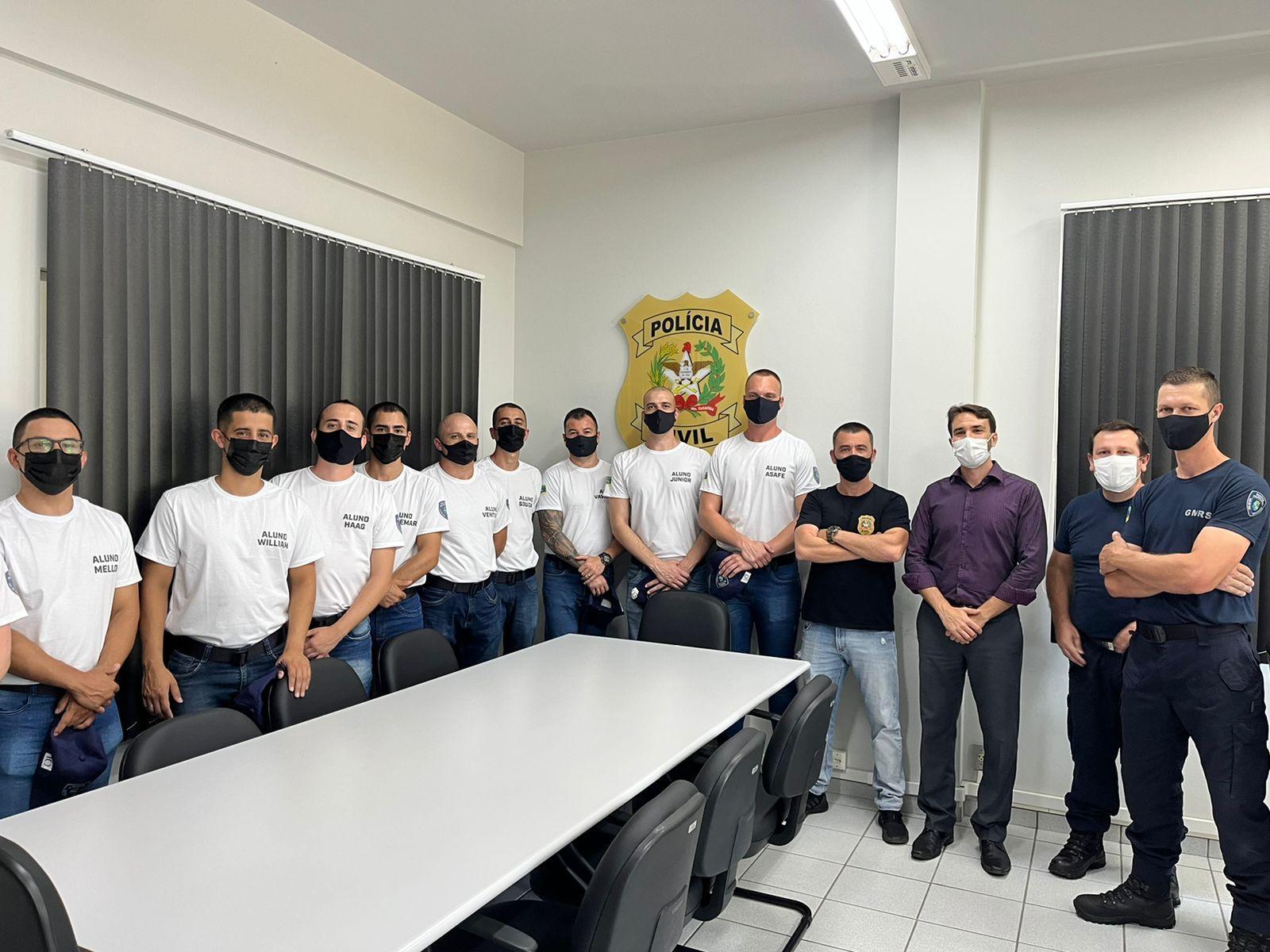Novos guardas municipais visitam Polícia Civil em Rio do Sul 