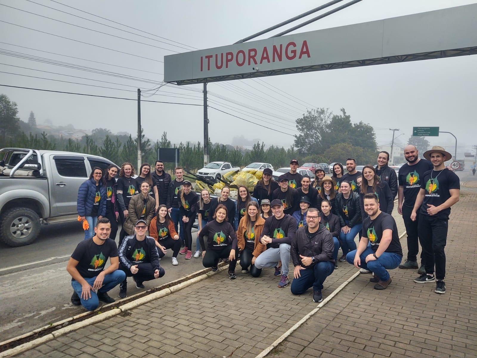 Núcleo de Cooperativas recolhe mais de 400 kg de lixo na SC-350
