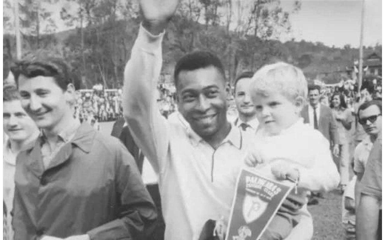O Adeus ao Rei do Futebol: Pelé jogou só quatro vezes em SC e uma das partidas foi no Alto Vale