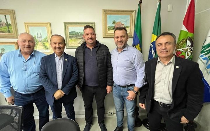 O Governador Jorginho Melo anuncia recursos no valor de R$ 4 milhões para o município de Aurora