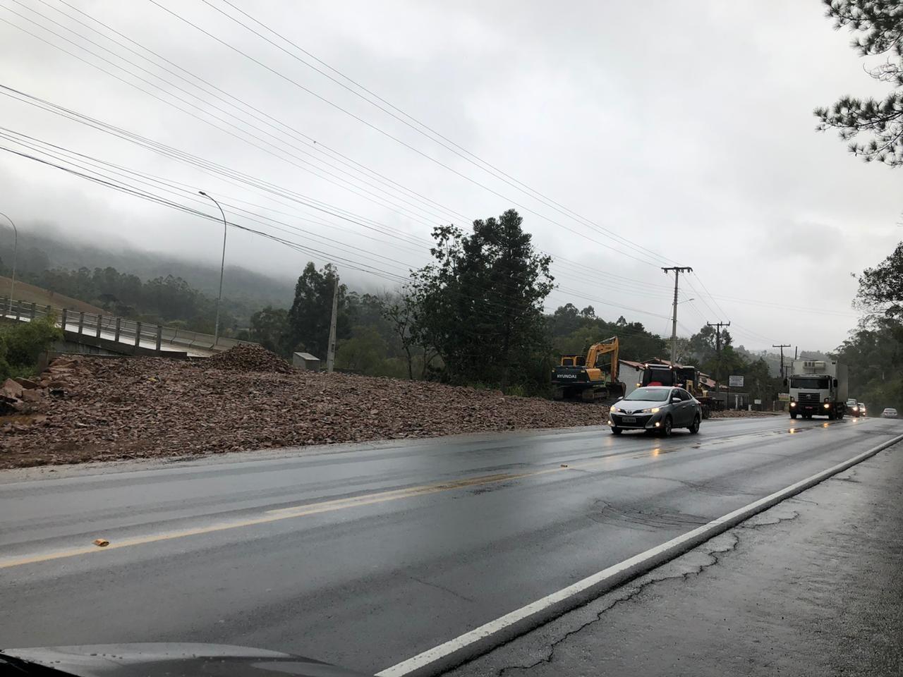 Obras em ponte as margens da SC-350 em Rio do Sul requer atenção de motoristas