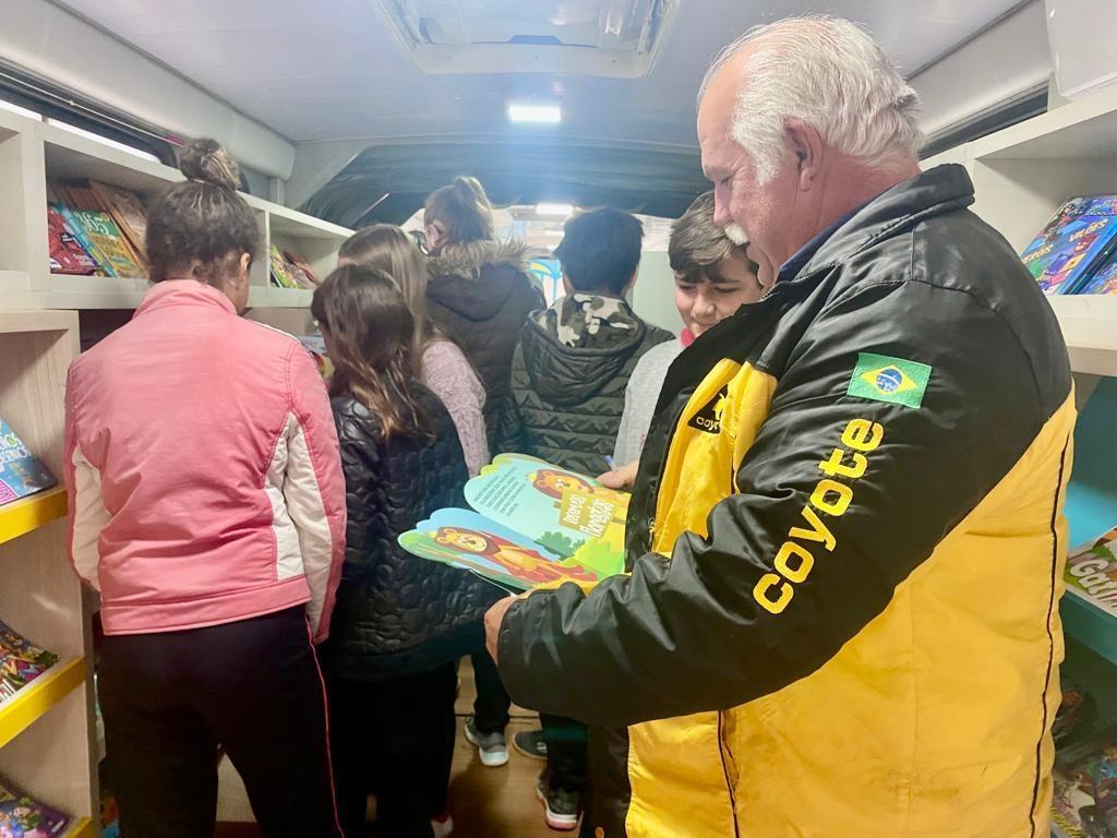 Ônibus do Saber, maior livraria itinerante do Brasil está em Atalanta nesta quarta-feira (7)