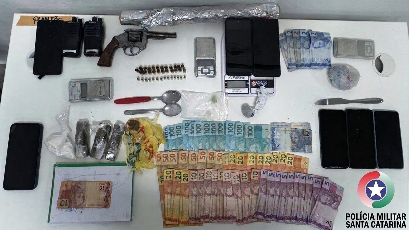 Operação da Polícia Militar termina com oito detidos por tráfico de drogas no Alto Vale