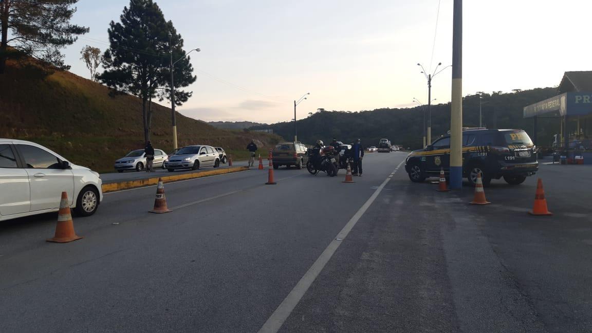 Operação Tamoio: Polícia Rodoviária Federal realiza fiscalização na BR-282 em Rancho Queimado