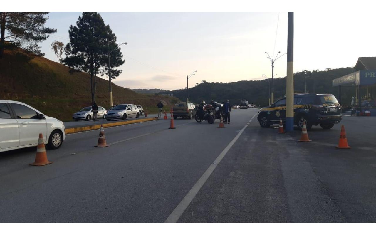 Operação Tamoio: Polícia Rodoviária Federal realiza fiscalização na BR-282 em Rancho Queimado