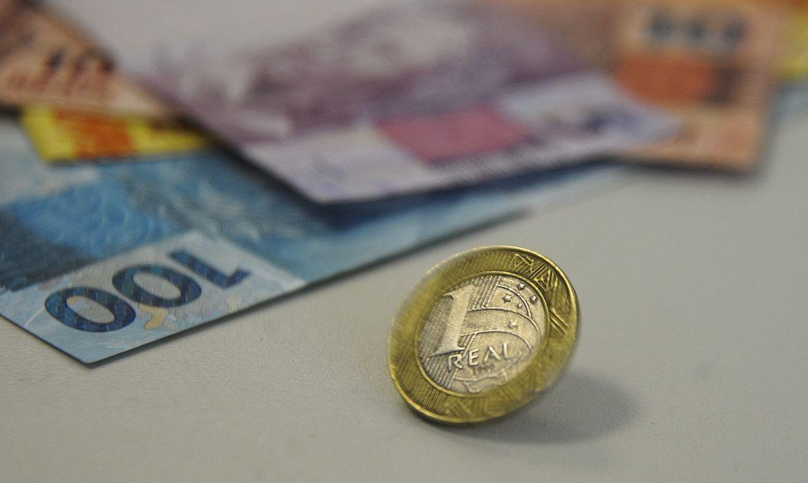 Orçamento de 2022 prevê salário mínimo de R$ 1.169 