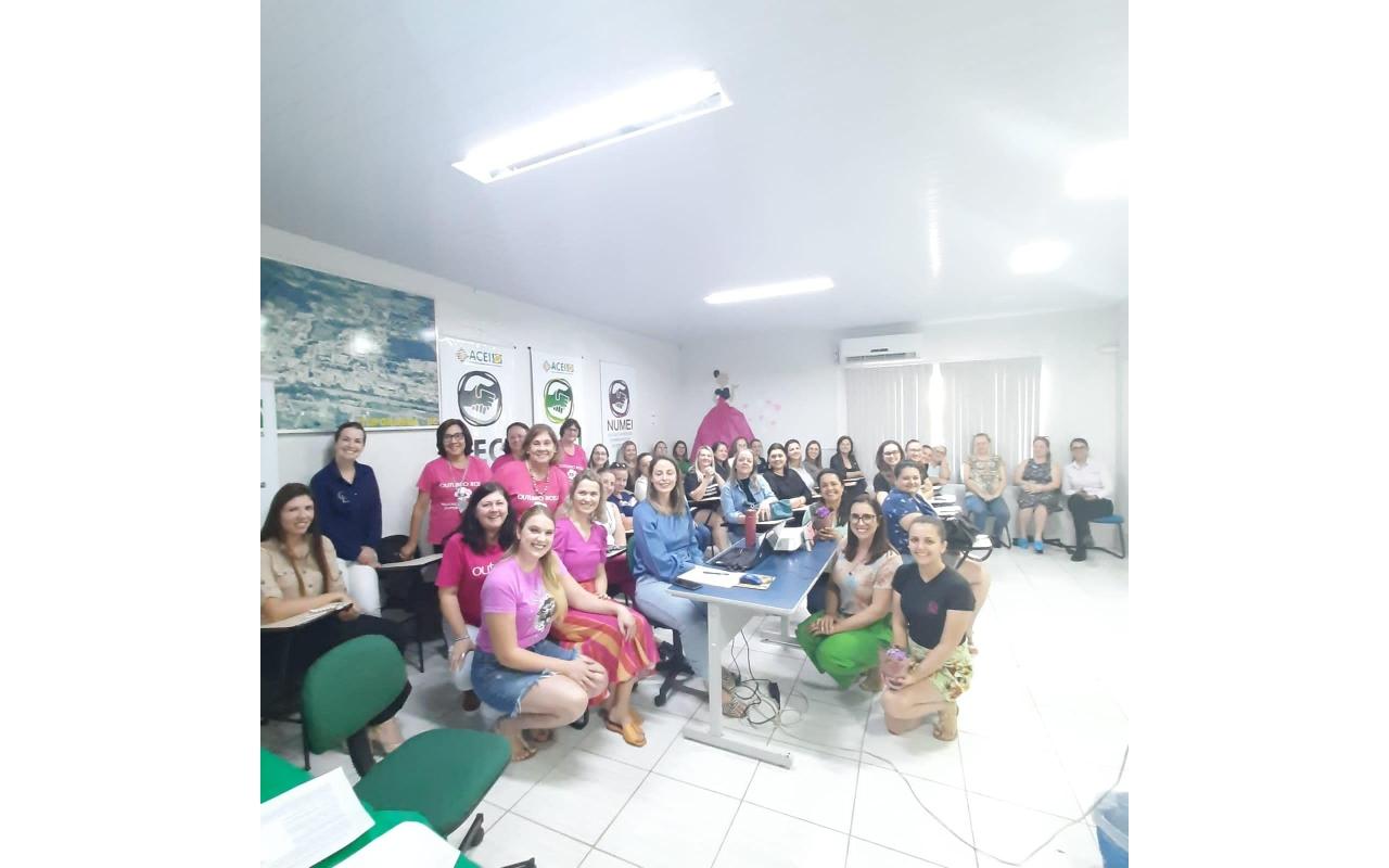 Outubro Rosa Solidário do Núcleo da Mulher Empreendedora (NUMEI) de Ituporanga arrecada quase 800 peças de roupas