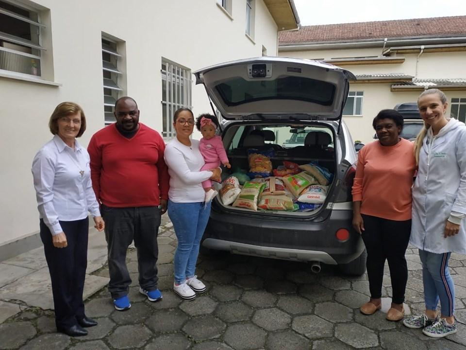 Pais comemoram primeiro aniversário da filha com arrecadação de alimentos para o Hospital Bom Jesus