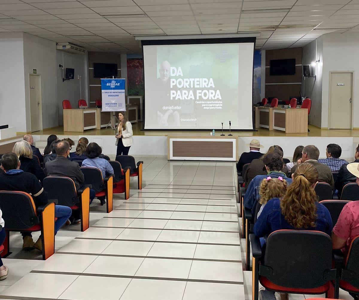 Palestra apresenta novas oportunidades para agricultores de Ituporanga