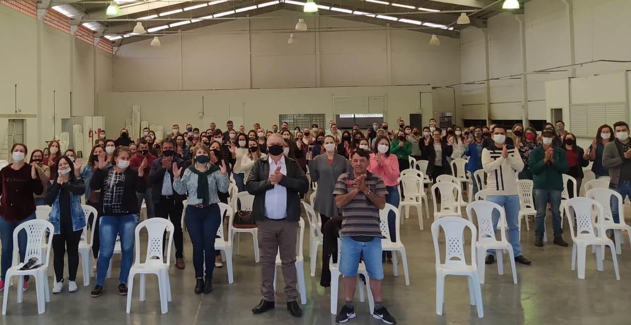 Palestra motivacional marca Dia do Servidor Público em Chapadão do Lageado