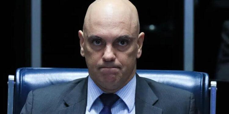 Parlamentares pedem impeachment de Alexandre de Moraes após divulgação de mensagens