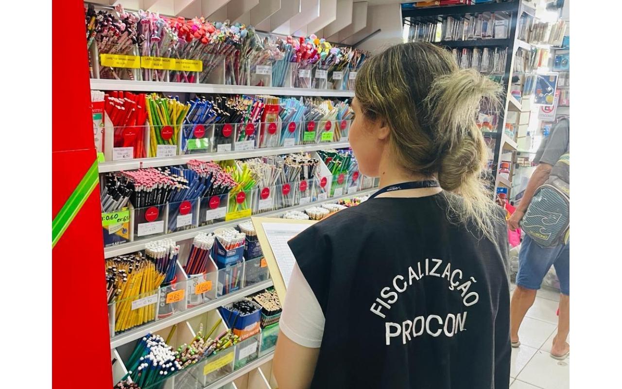 Passado as festas de final de ano a preocupação agora é com o material escolar