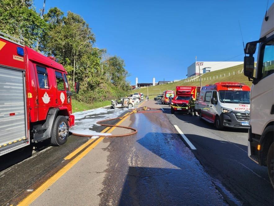 Passageiro de 72 anos morre em colisão entre dois carros na BR-470, em Ibirama