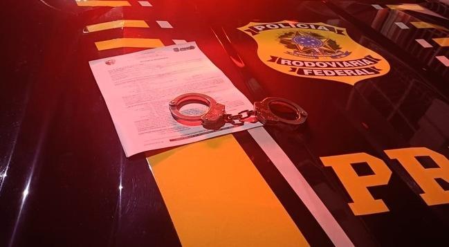 Passageiro é preso suspeito de importunação sexual dentro de ônibus na BR-282
