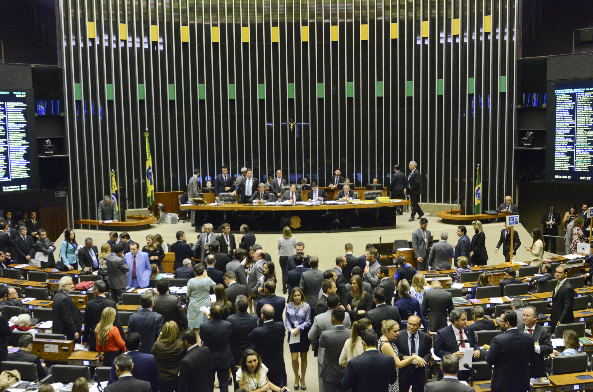 PEC que prevê volta das coligações é aprovada em segundo turno na câmara