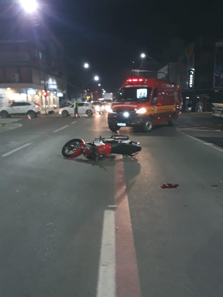 Pedestre tem TCE após ser atropelado por moto 