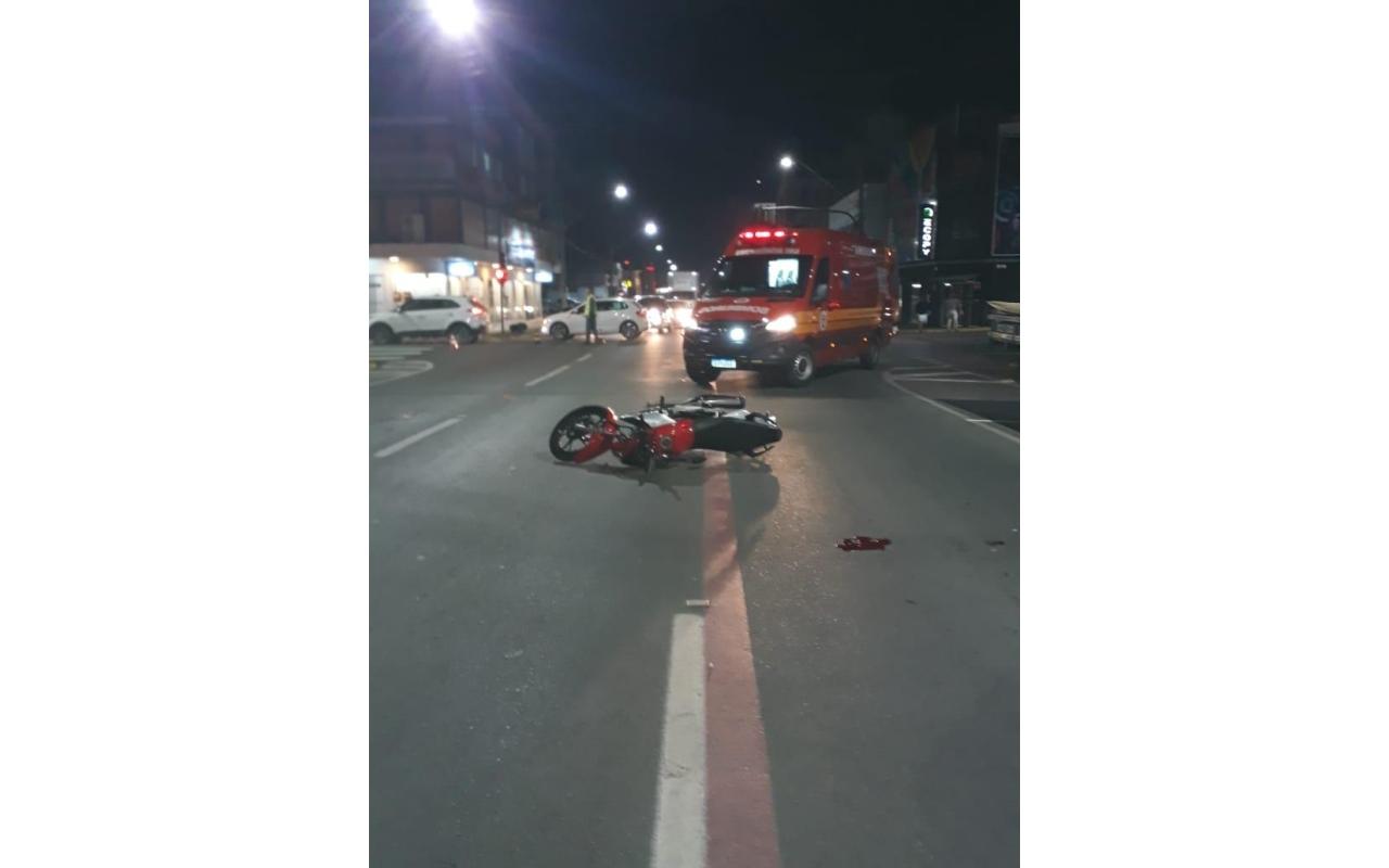Pedestre tem TCE após ser atropelado por moto 