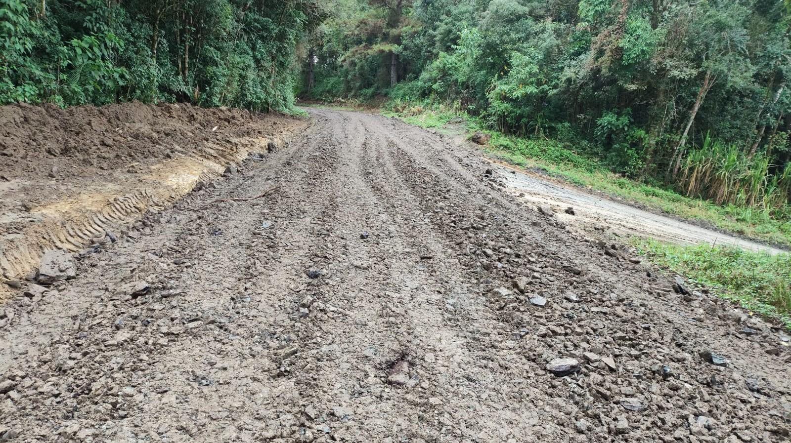 Petrolândia intensifica ações na cidade e estradas do interior para período de chuvas