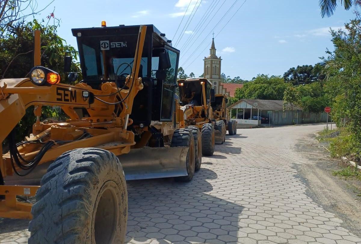 Petrolândia intensifica manutenção de estradas, planeja novos investimentos urbanos e inicia decoração natalina na próxima semana