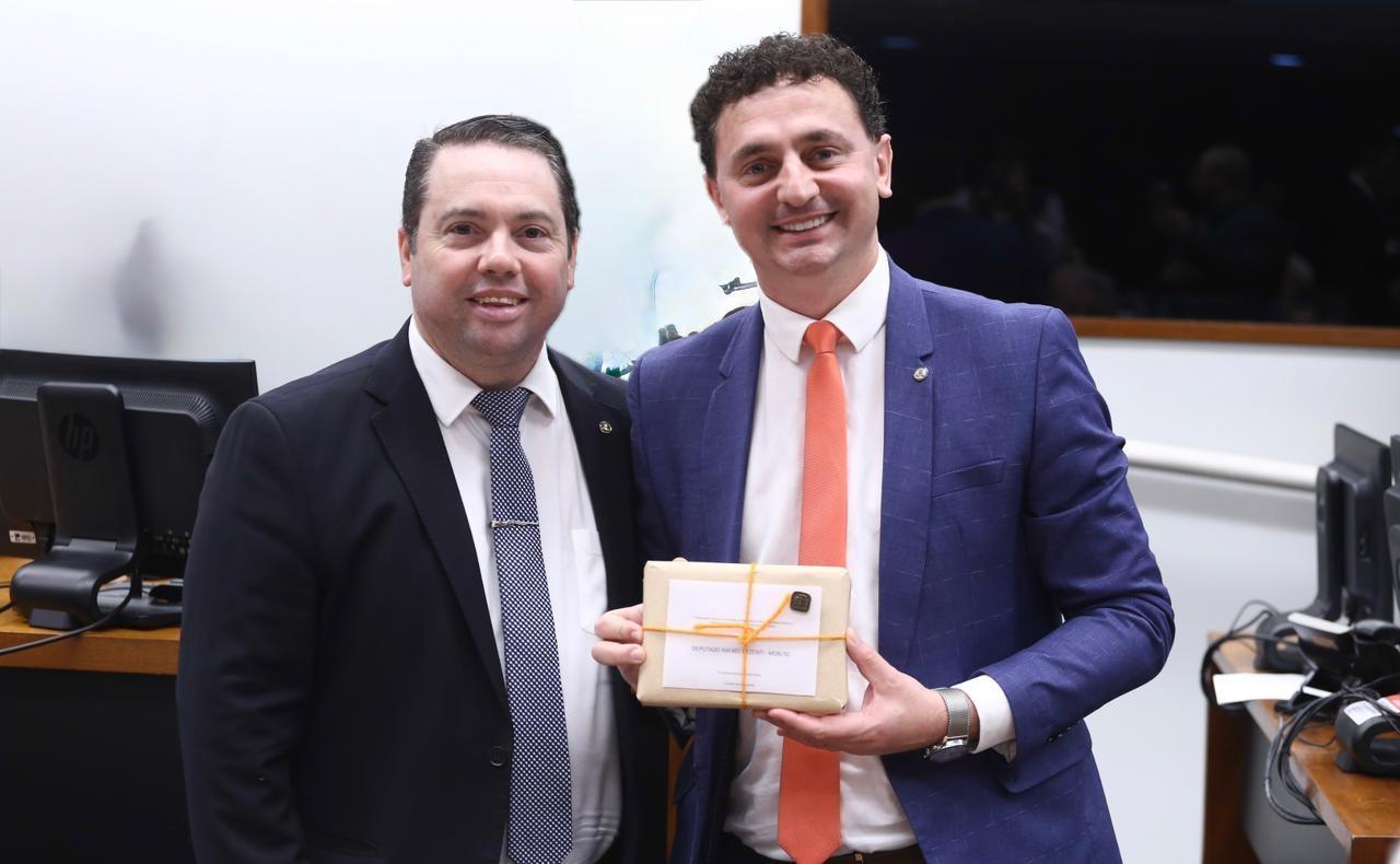 Pezenti é premiado Deputado do Agro 2025