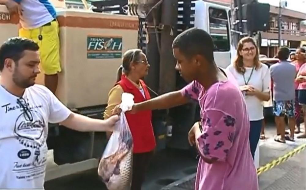 Piscicultor distribui 1 tonelada de peixes para famílias carentes de SC celebrarem a Páscoa