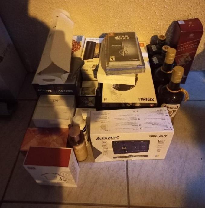 Polícia Militar apreende mercadorias do Paraguai em abordagem na BR-470