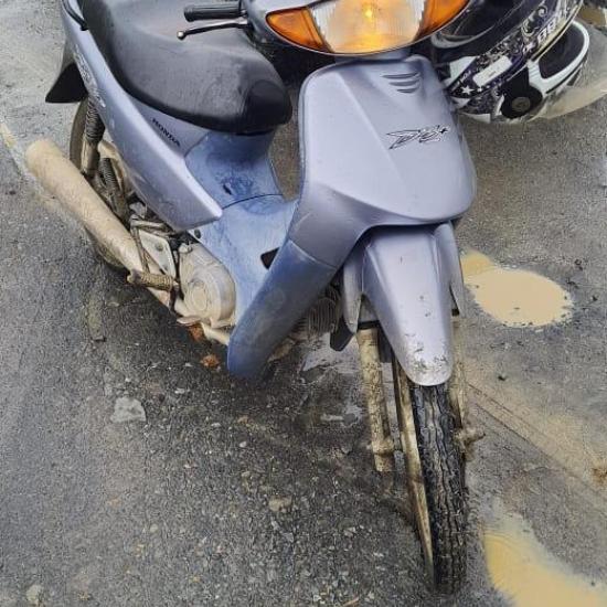 Polícia Militar localiza moto furtada e prende foragido do presídio em Chapadão do Lageado