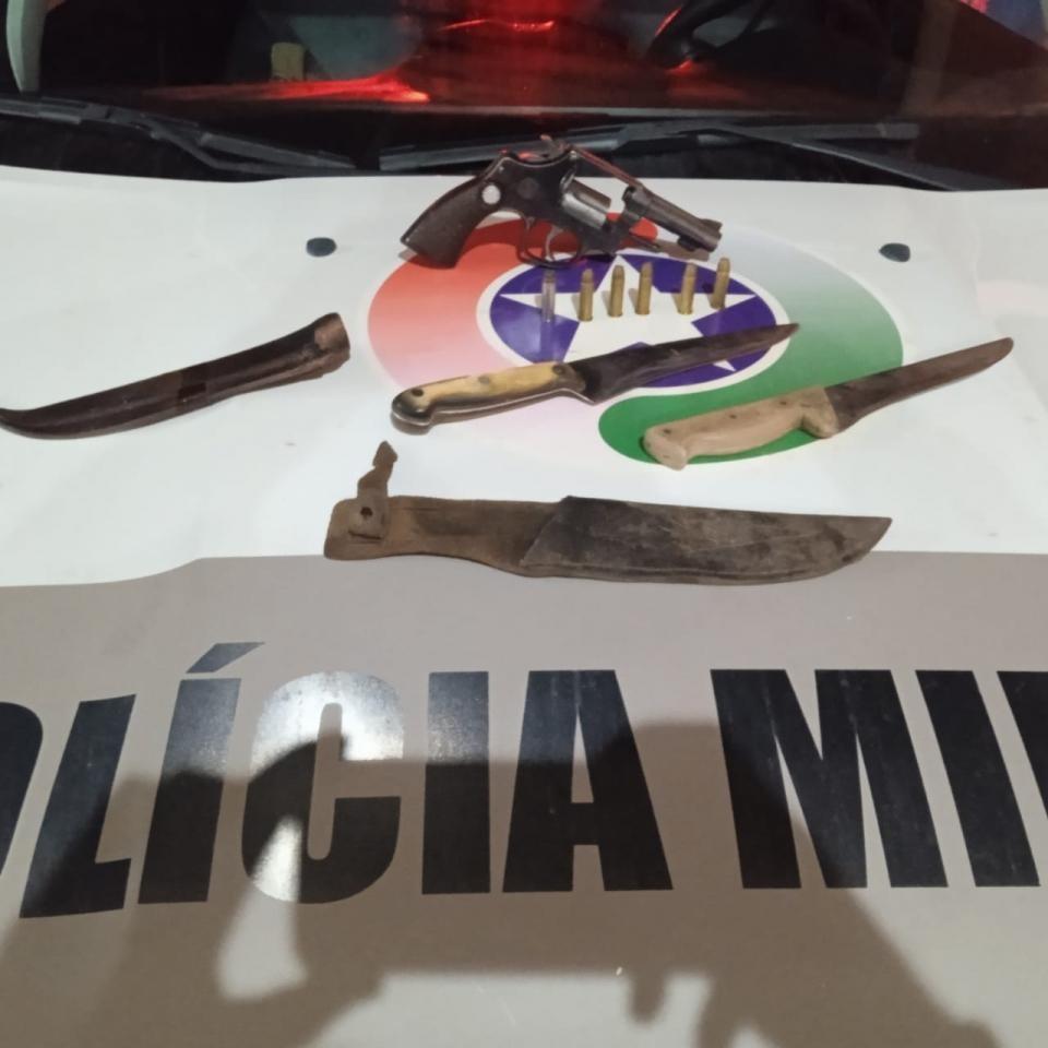 PM prende três pessoas por briga e posse de arma branca e revolver em Chapadão do Lageado
