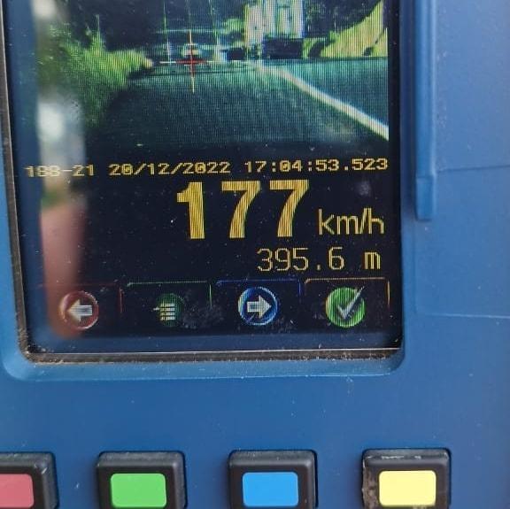 PMRv flagra motorista dirigindo 221% acima da velocidade máxima permitida em rodovia no Alto Vale 