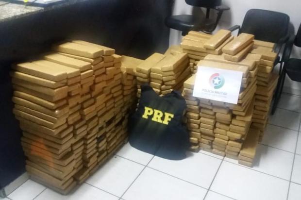Polícia apreende 500 quilos de maconha após perseguição em Garuva