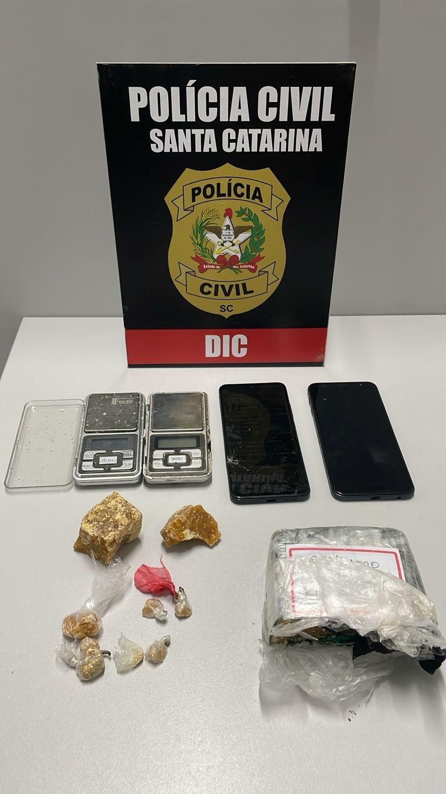 Polícia Civil apreende 450g de crack e prende dois suspeitos em Rio do Sul